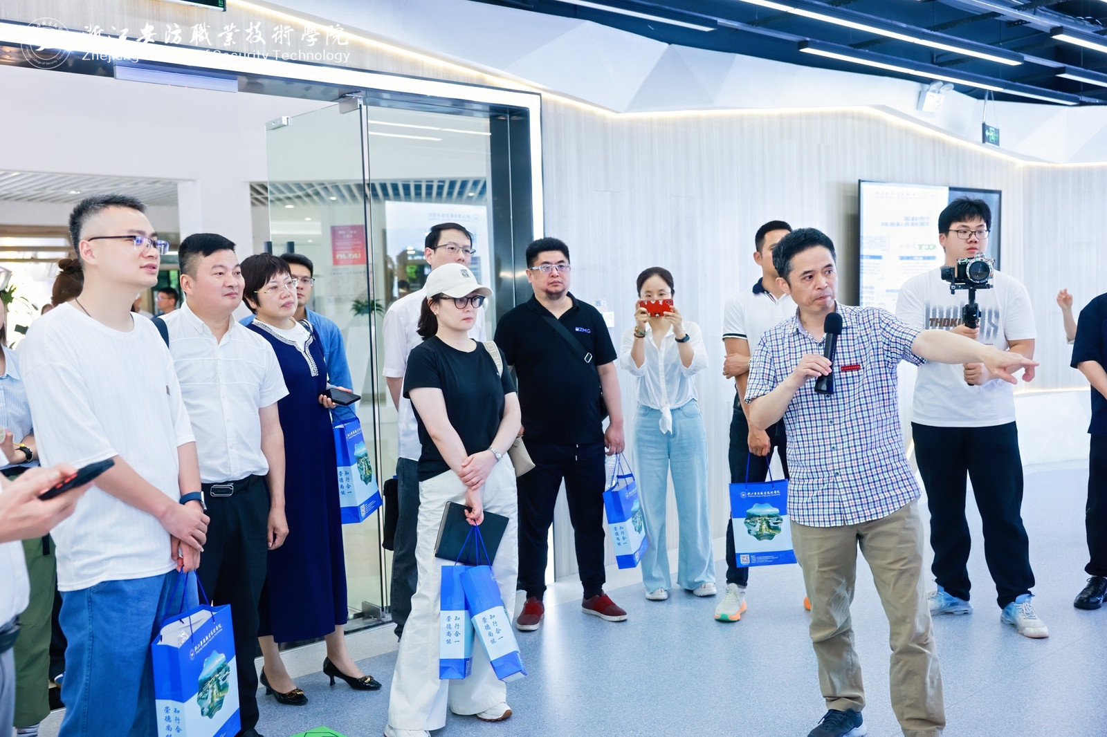 德信竞技直播图片