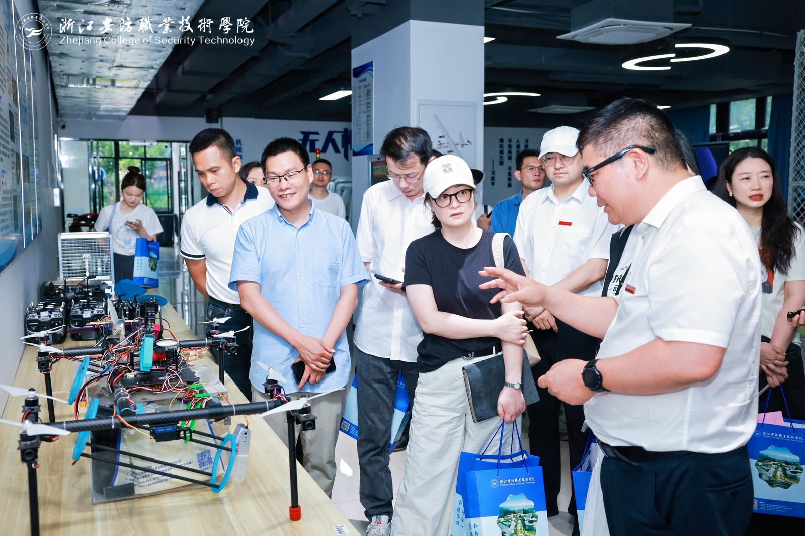 德信竞技手机版图片